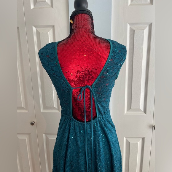 Dress - Picture 2 of 6